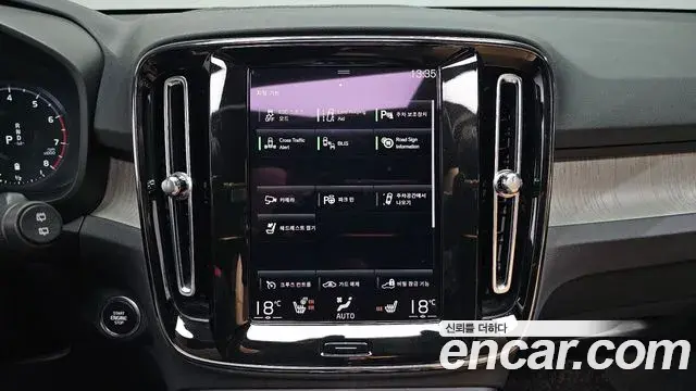 Volvo XC40 2021 — ფოტო 5/20