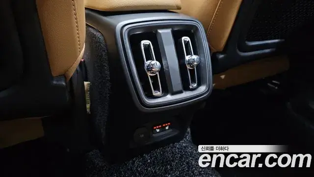 Volvo XC40 2021 — ფოტო 20/20
