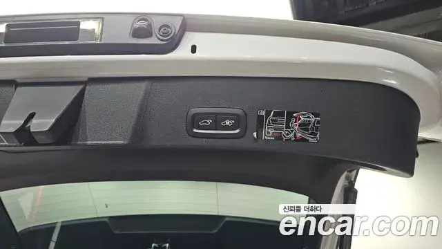 Volvo XC40 2021 — ფოტო 14/20