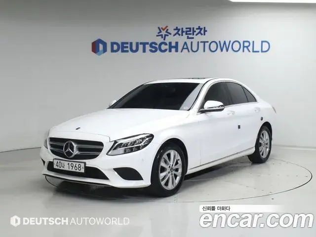 Mercedes-Benz C-Class 2019 — Photo 1/20