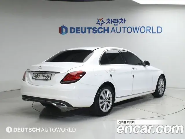 Mercedes-Benz C-Class 2019 — Photo 17/20