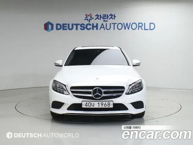Mercedes-Benz C-Class 2019 — Photo 10/20