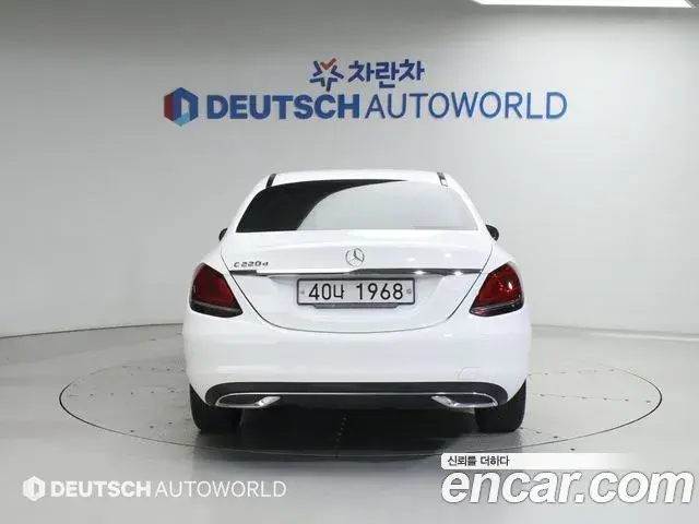 Mercedes-Benz C-Class 2019 — Photo 13/20