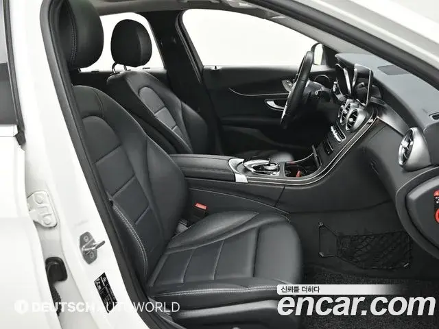 Mercedes-Benz C-Class 2019 — Photo 11/20