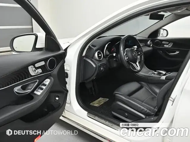 Mercedes-Benz C-Class 2019 — Photo 12/20