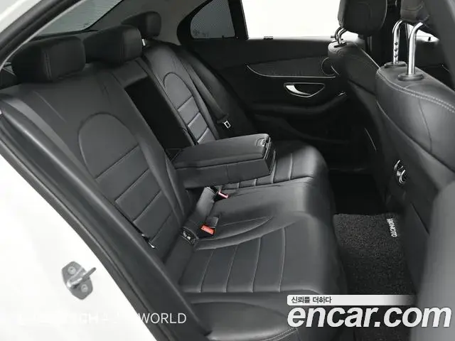Mercedes-Benz C-Class 2019 — Photo 9/20