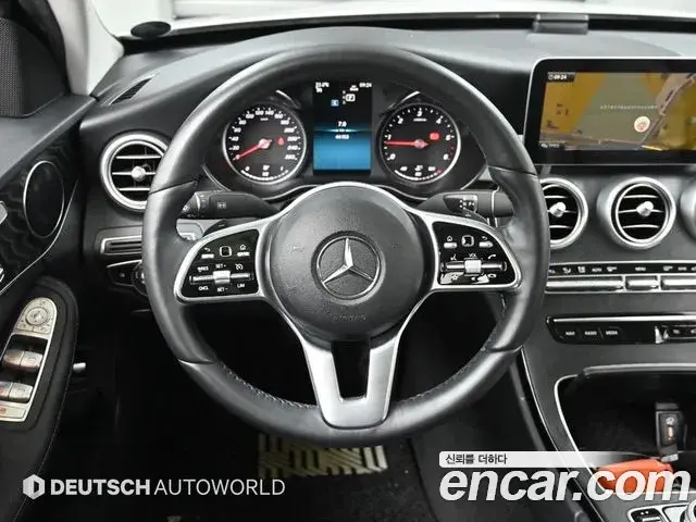Mercedes-Benz C-Class 2019 — Photo 8/20