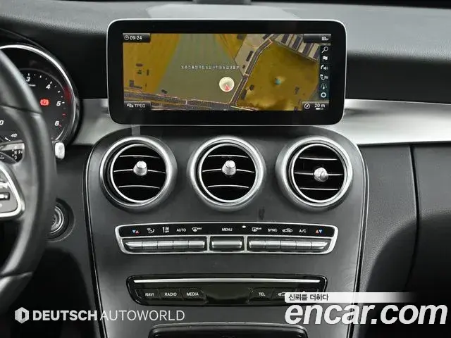 Mercedes-Benz C-Class 2019 — Photo 18/20