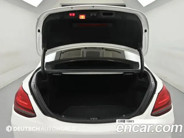 Mercedes-Benz C-Class 2019 — Photo 2/20