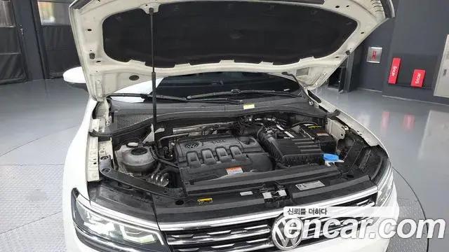 Volkswagen Tiguan 2018 — Фото 6/20