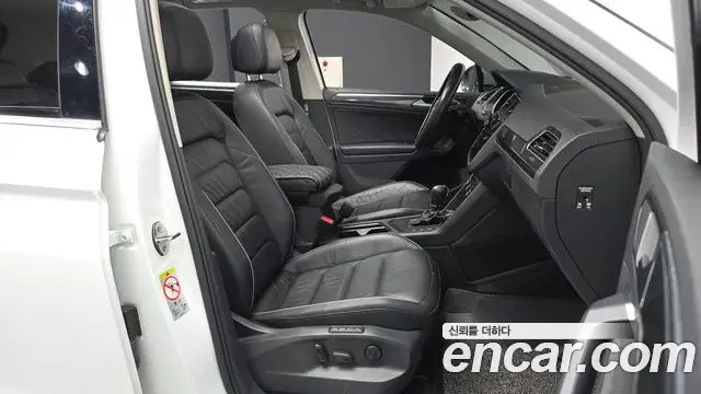 Volkswagen Tiguan 2018 — Фото 11/20