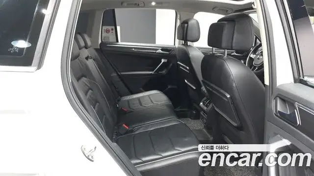 Volkswagen Tiguan 2018 — Фото 12/20