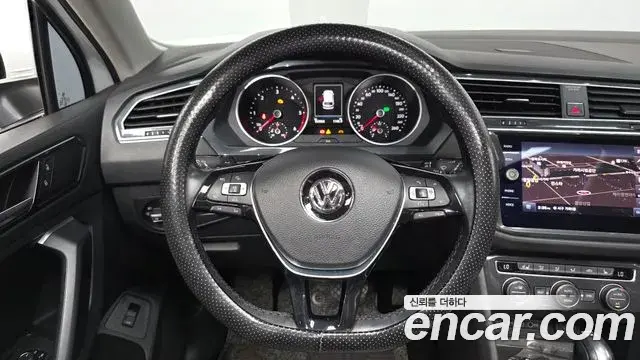 Volkswagen Tiguan 2018 — Фото 13/20