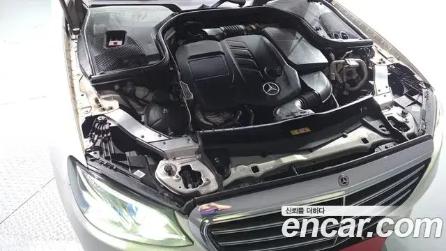 Mercedes-Benz E-Class 2020 — Şəkil 25/34