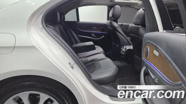 Mercedes-Benz E-Class 2020 — Şəkil 29/34