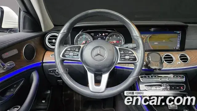 Mercedes-Benz E-Class 2020 — Şəkil 28/34