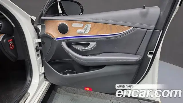 Mercedes-Benz E-Class 2020 — Şəkil 27/34