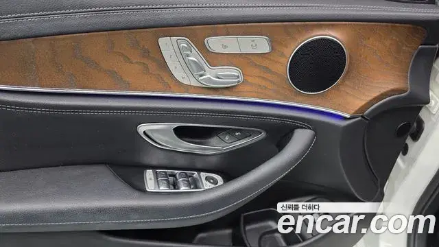 Mercedes-Benz E-Class 2020 — Şəkil 32/34