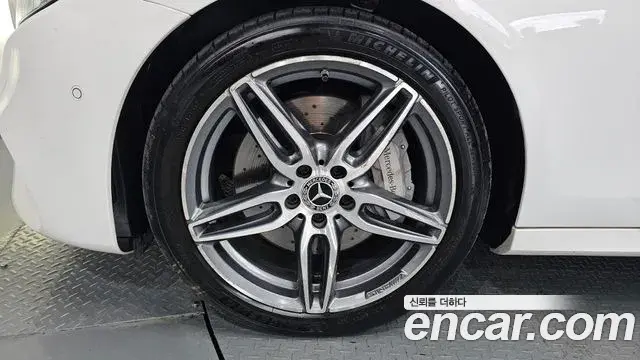 Mercedes-Benz E-Class 2019 — Şəkil 14/20