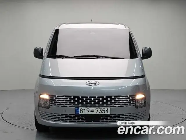 Hyundai Staria 2022 — Photo 17/20
