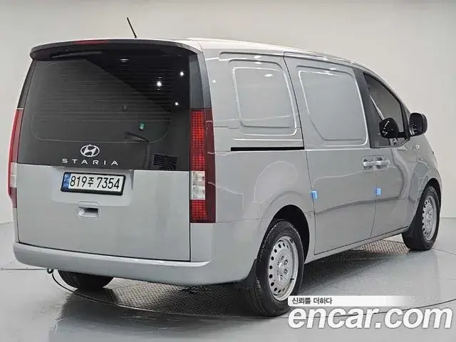 Hyundai Staria 2022 — Photo 15/20