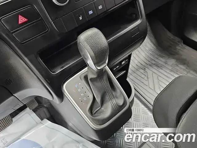 Hyundai Staria 2022 — Photo 14/20