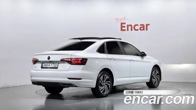 Volkswagen Jetta 2021 — Фото 1/20