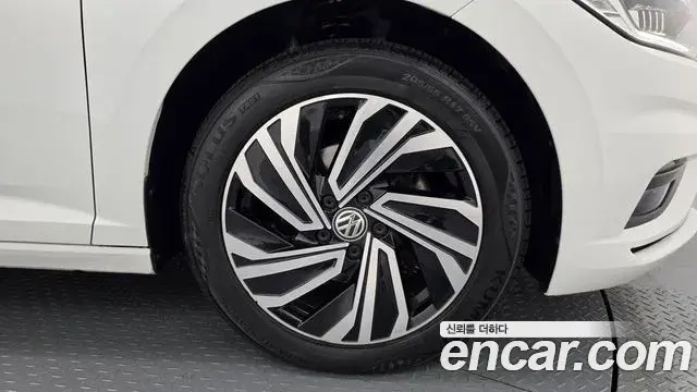Volkswagen Jetta 2021 — Photo 25/30