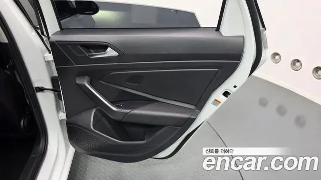 Volkswagen Jetta 2021 — Photo 27/30