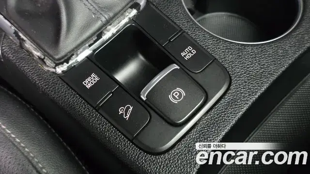Kia Sportage The Bold 2018 — ფოტო 1/33