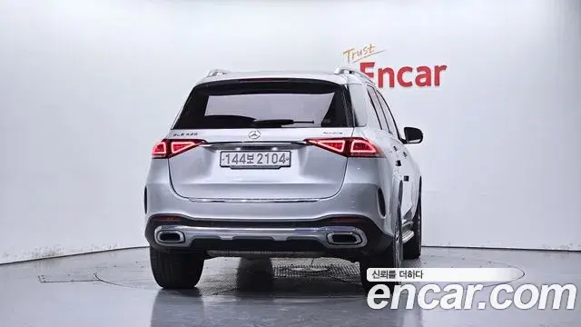 Mercedes-Benz GLE-Class 2019 — Photo 13/31