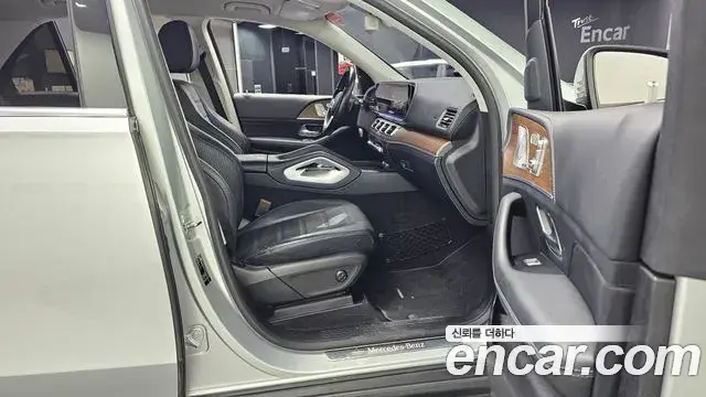 Mercedes-Benz GLE-Class 2019 — Photo 17/31