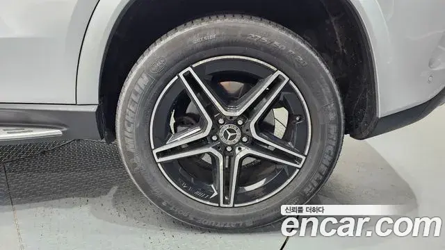Mercedes-Benz GLE-Class 2019 — Photo 7/31