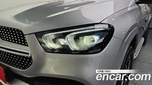 Mercedes-Benz GLE-Class 2019 — Photo 8/31