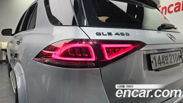Mercedes-Benz GLE-Class 2019 — Photo 11/31