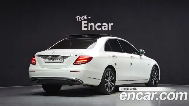 Mercedes-Benz E-Class 2019 — Şəkil 16/32