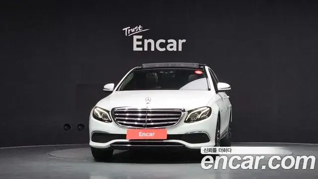 Mercedes-Benz E-Class 2019 — Şəkil 30/32