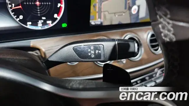Mercedes-Benz E-Class 2019 — Şəkil 22/32