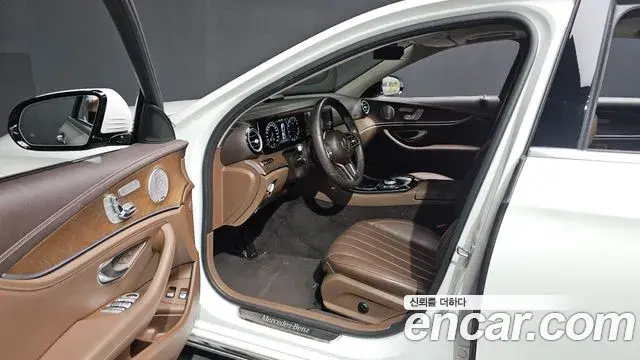 Mercedes-Benz E-Class 2019 — Şəkil 17/32