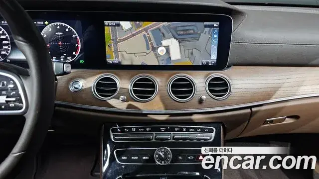 Mercedes-Benz E-Class 2019 — Şəkil 18/32