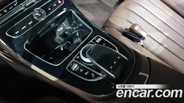 Mercedes-Benz E-Class 2019 — Şəkil 19/32