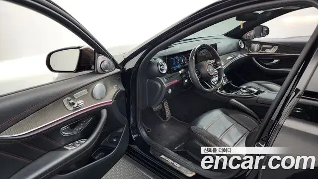 Mercedes-Benz E-Class 2018 — Фото 10/20