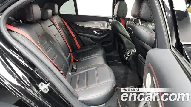 Mercedes-Benz E-Class 2018 — Фото 11/20