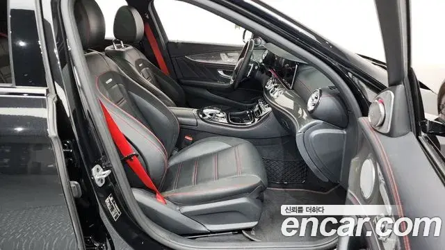 Mercedes-Benz E-Class 2018 — Şəkil 33/36