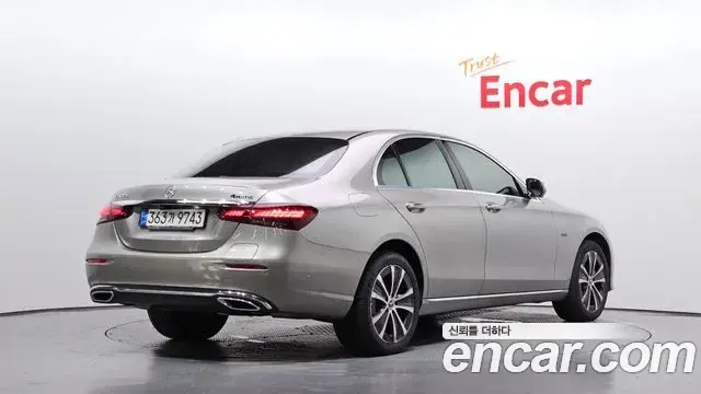 Mercedes-Benz E-Class 2021 — Şəkil 20/33