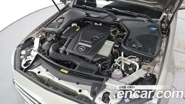 Mercedes-Benz E-Class 2021 — Şəkil 31/33