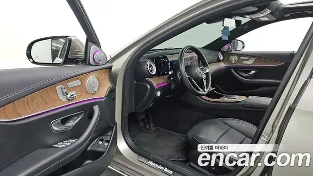 Mercedes-Benz E-Class 2021 — Şəkil 19/33