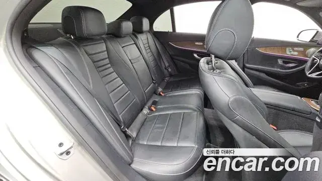 Mercedes-Benz E-Class 2021 — Şəkil 4/33