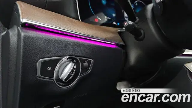Mercedes-Benz E-Class 2021 — Şəkil 24/33
