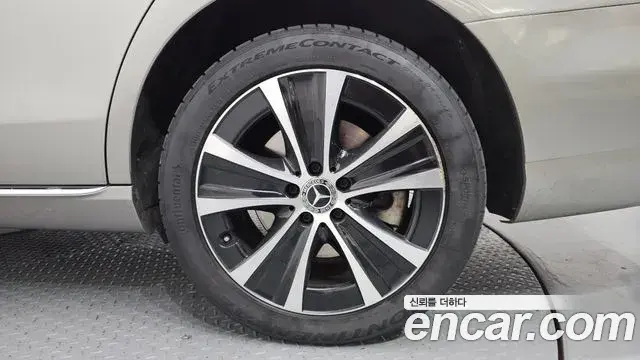 Mercedes-Benz E-Class 2021 — Şəkil 17/33